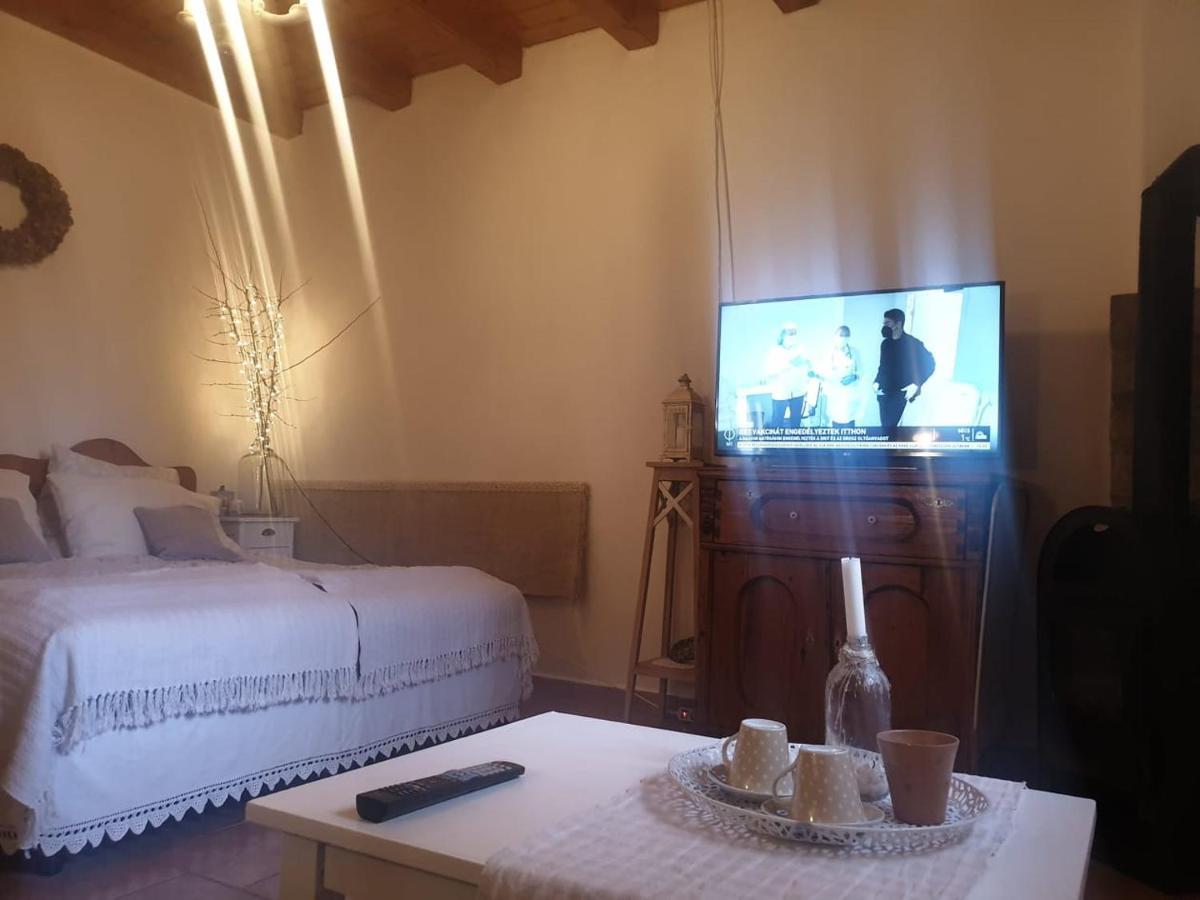 Tulipanos Vendeghaz Lägenhet Obanya Exteriör bild